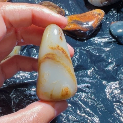 和田玉未镶嵌珠宝奇石54克