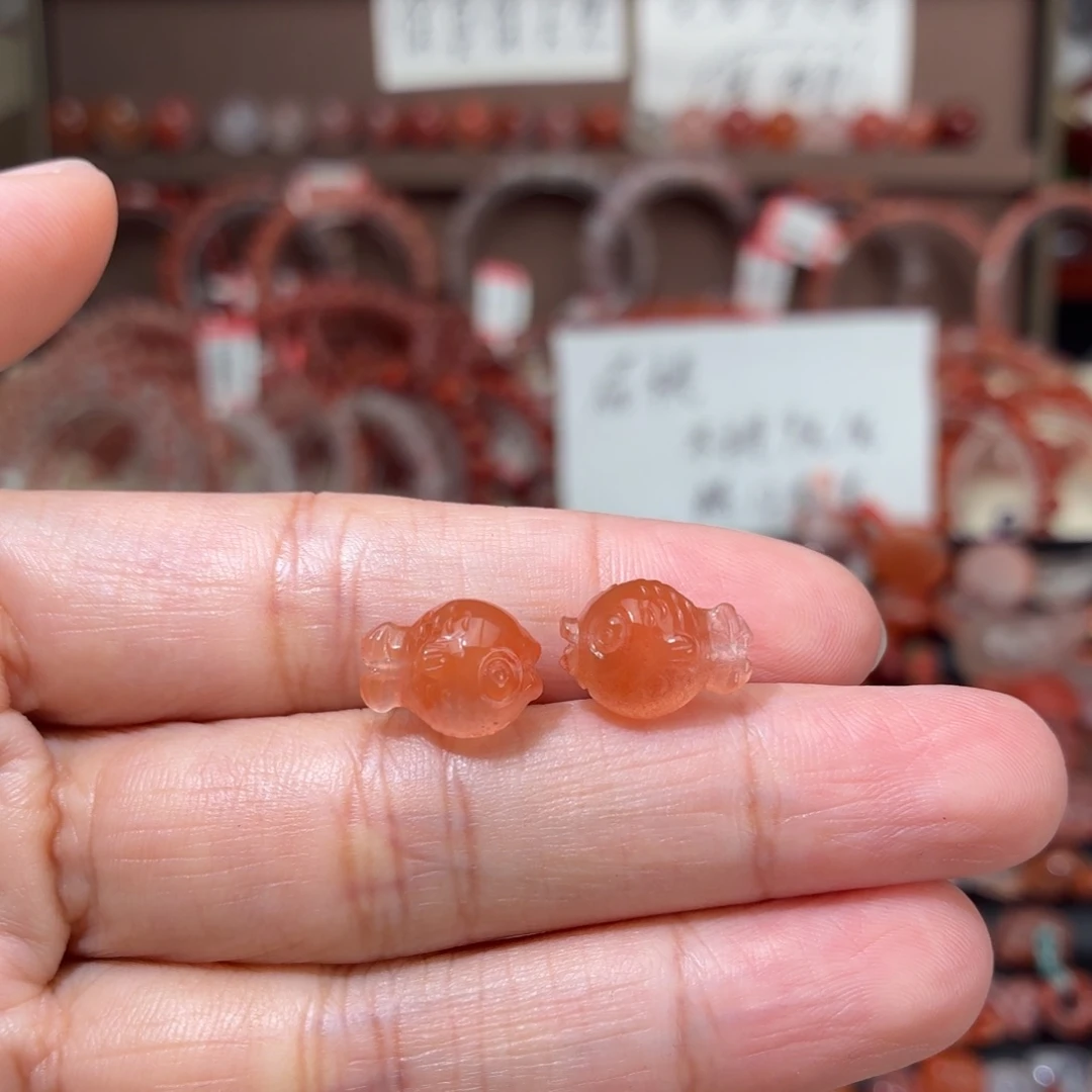 南红玛瑙未镶嵌颈饰嘟嘟鱼一对