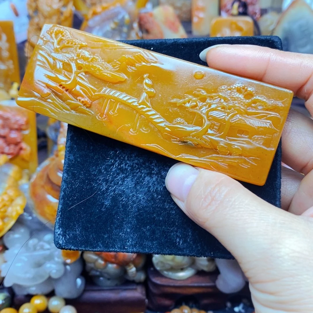 未镶嵌石英质玉（黄龙玉）颈饰