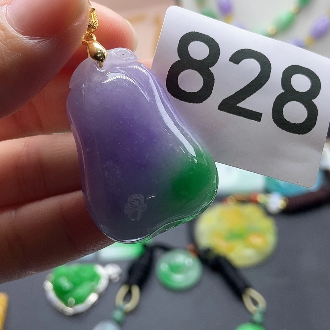 翡翠吊坠(赠链)未镶嵌