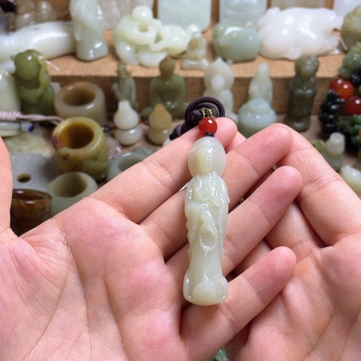 和田玉未镶嵌颈饰柴*