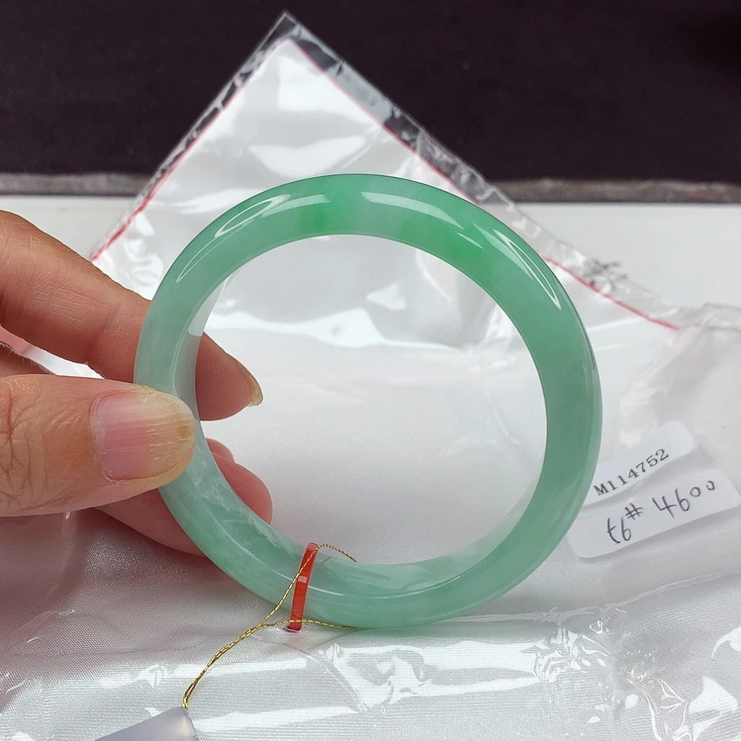 翡翠手镯未镶嵌56圈4752