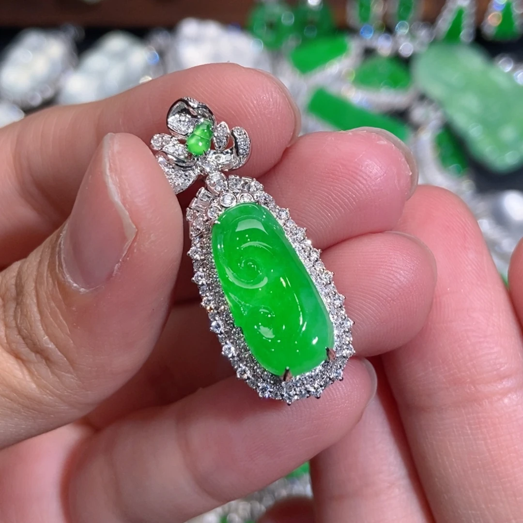 翡翠18K金镶嵌颈饰天然缅甸A货翡翠