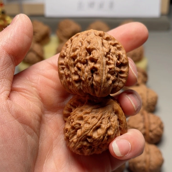 文玩核桃把件發三角白