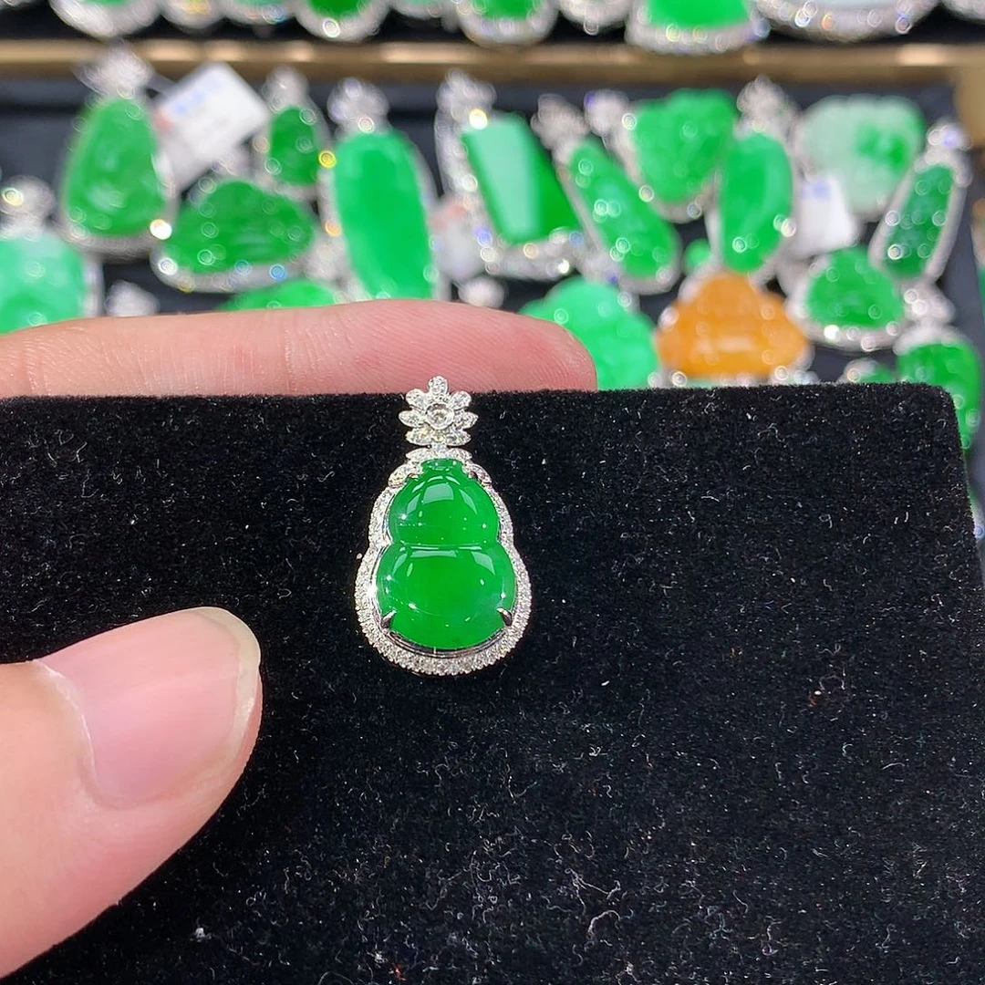 翡翠18K金镶嵌颈饰