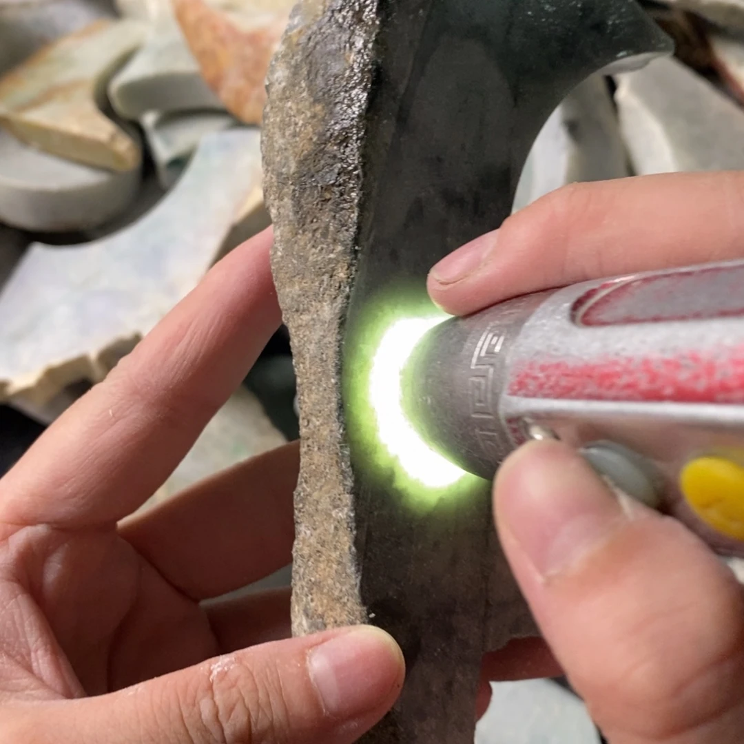 颈饰未镶嵌翡翠天然翡翠