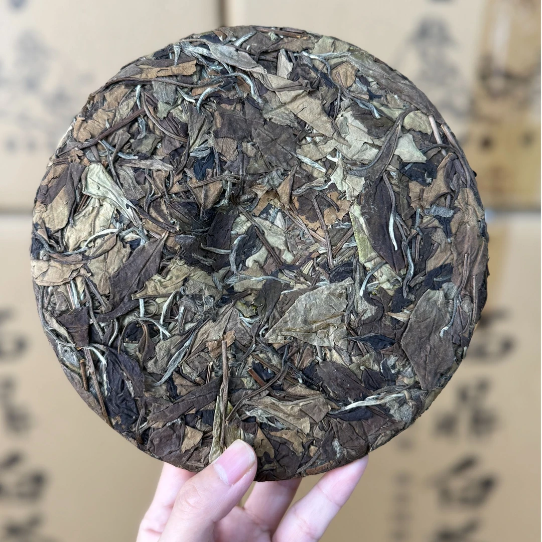 2017老树寿眉饼【陈年寿眉】枣香醇厚醇甜口粮茶原料仓直发