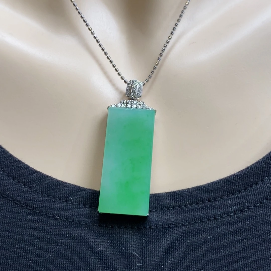 翡翠吊坠(赠链)18K金镶嵌