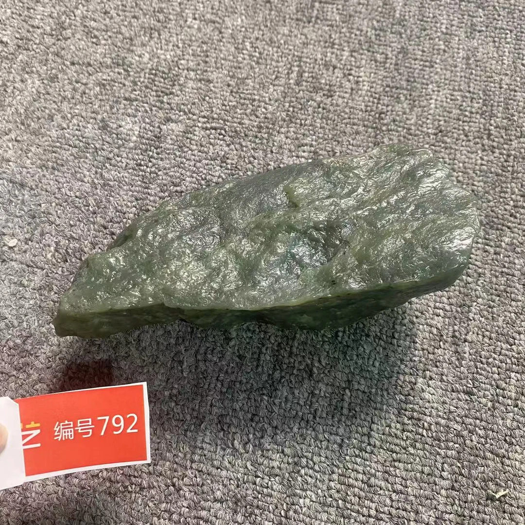 新疆玉料原石发一件编号792