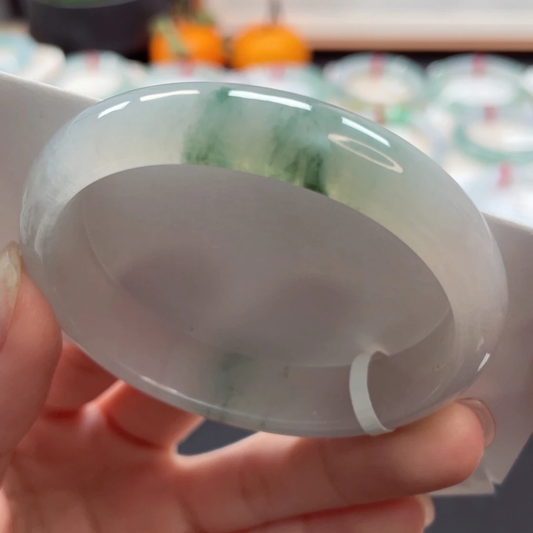 【闪购商品】翡翠手镯未镶嵌54贵妃胶润透飘花圈粉26号