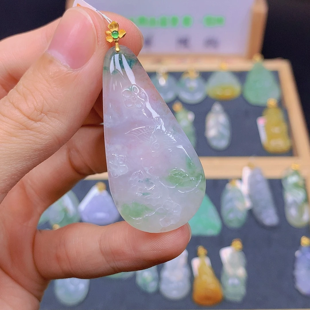 翡翠18K金镶嵌颈饰翡翠