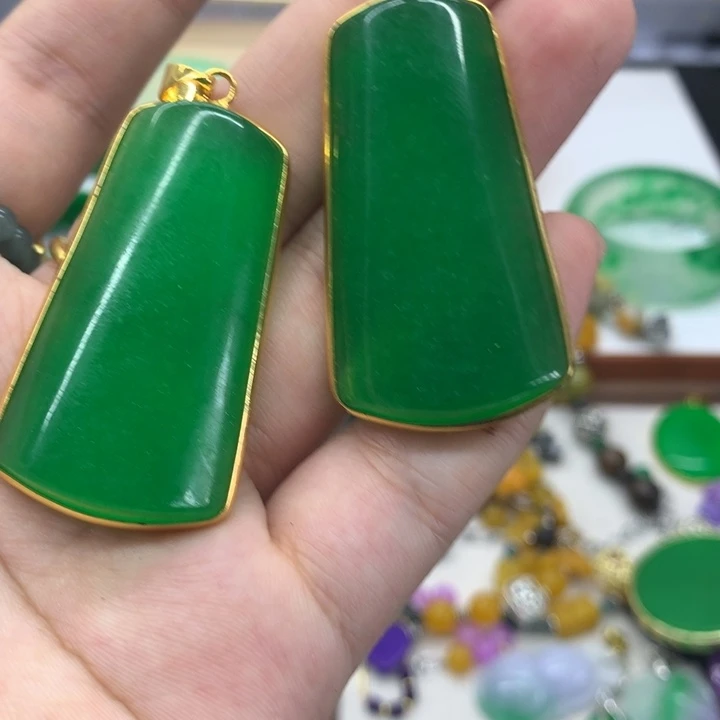 颈饰未镶嵌翡翠吊坠