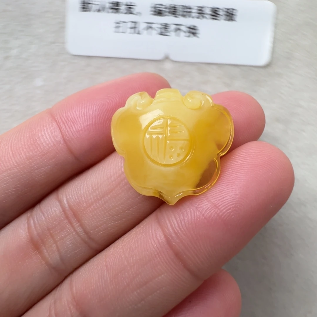 蜜蜡未镶嵌珠宝奇石