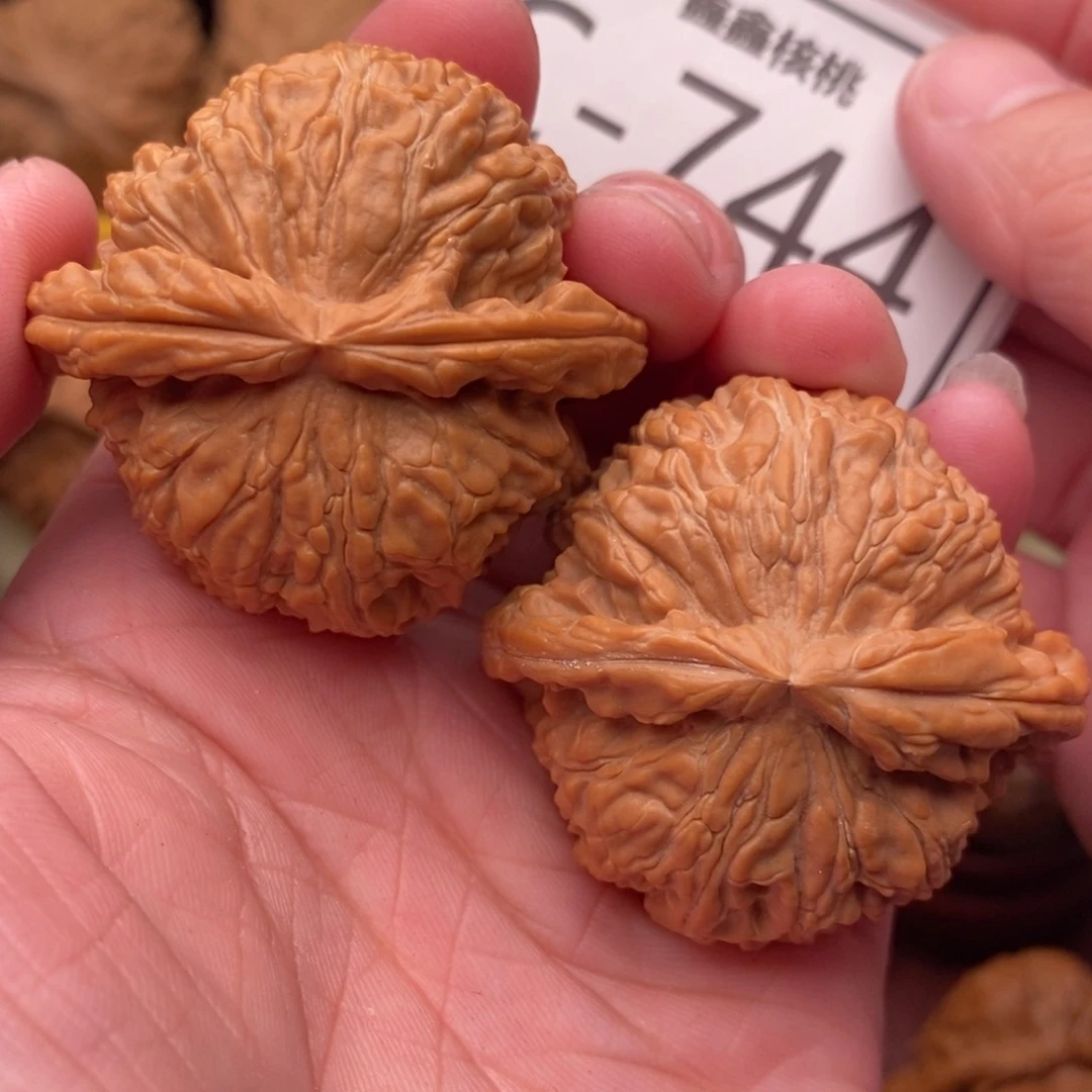 文玩核桃把件闷白42