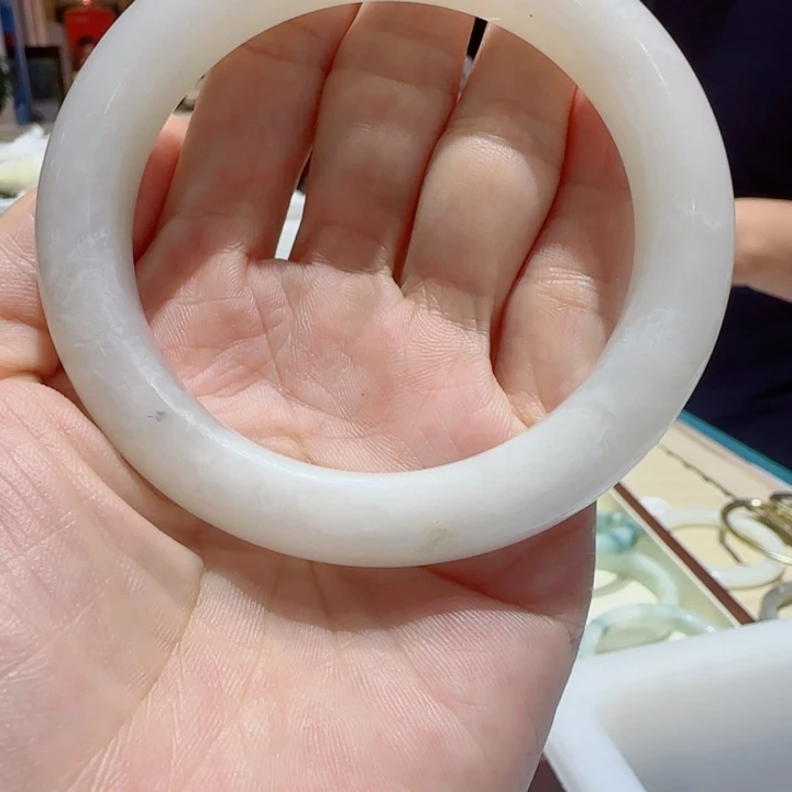 未镶嵌手镯和田玉375