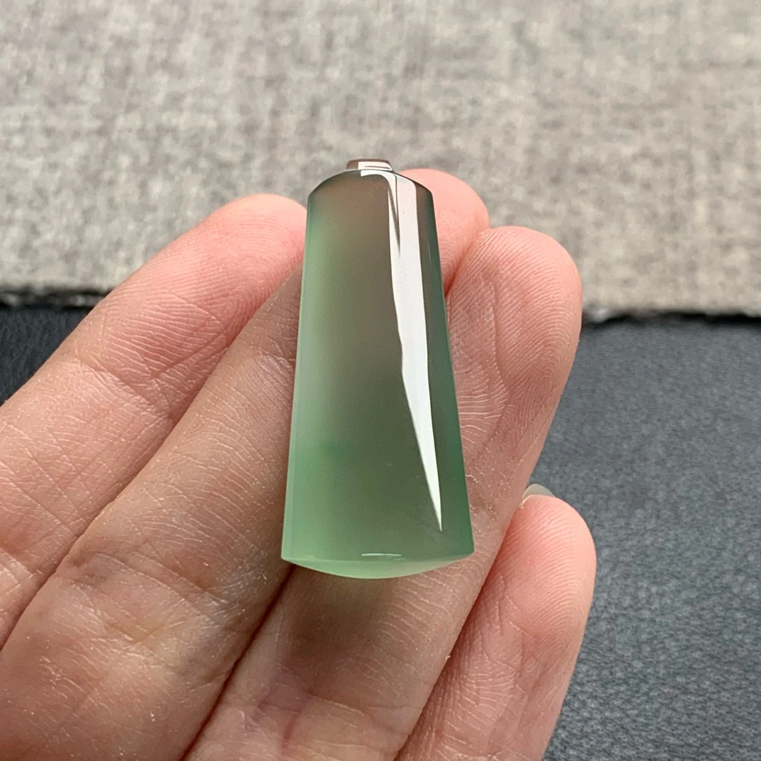 天然A货缅甸翡翠 无事牌 尺寸 : 32.6-13.9-6.7