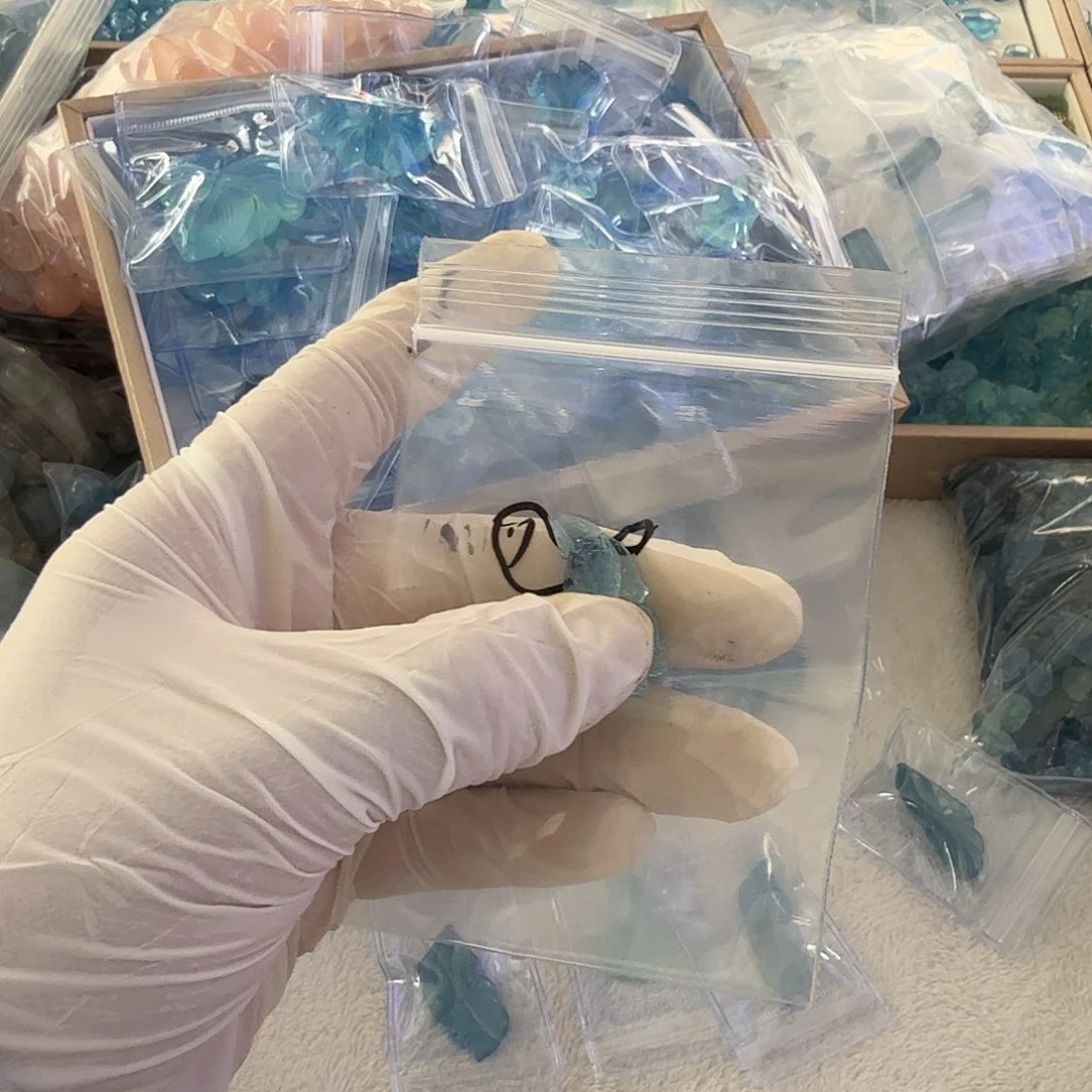 ****未镶嵌颈饰水晶蓝