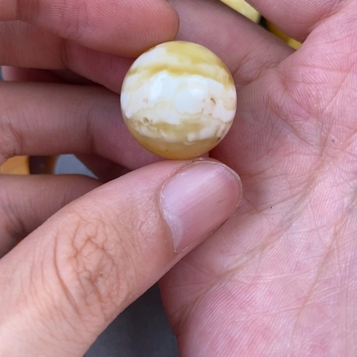 未镶嵌琥珀裸石微瑕109