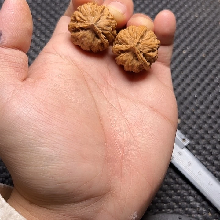 文玩核桃把件三棱