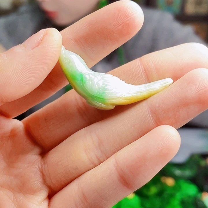 翡翠未镶嵌颈饰多样性