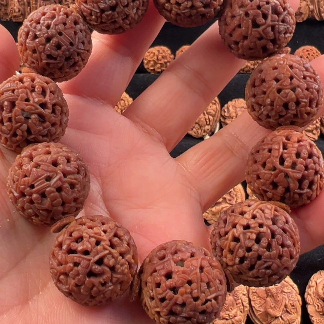 吊坠桃核胡桃雕刻