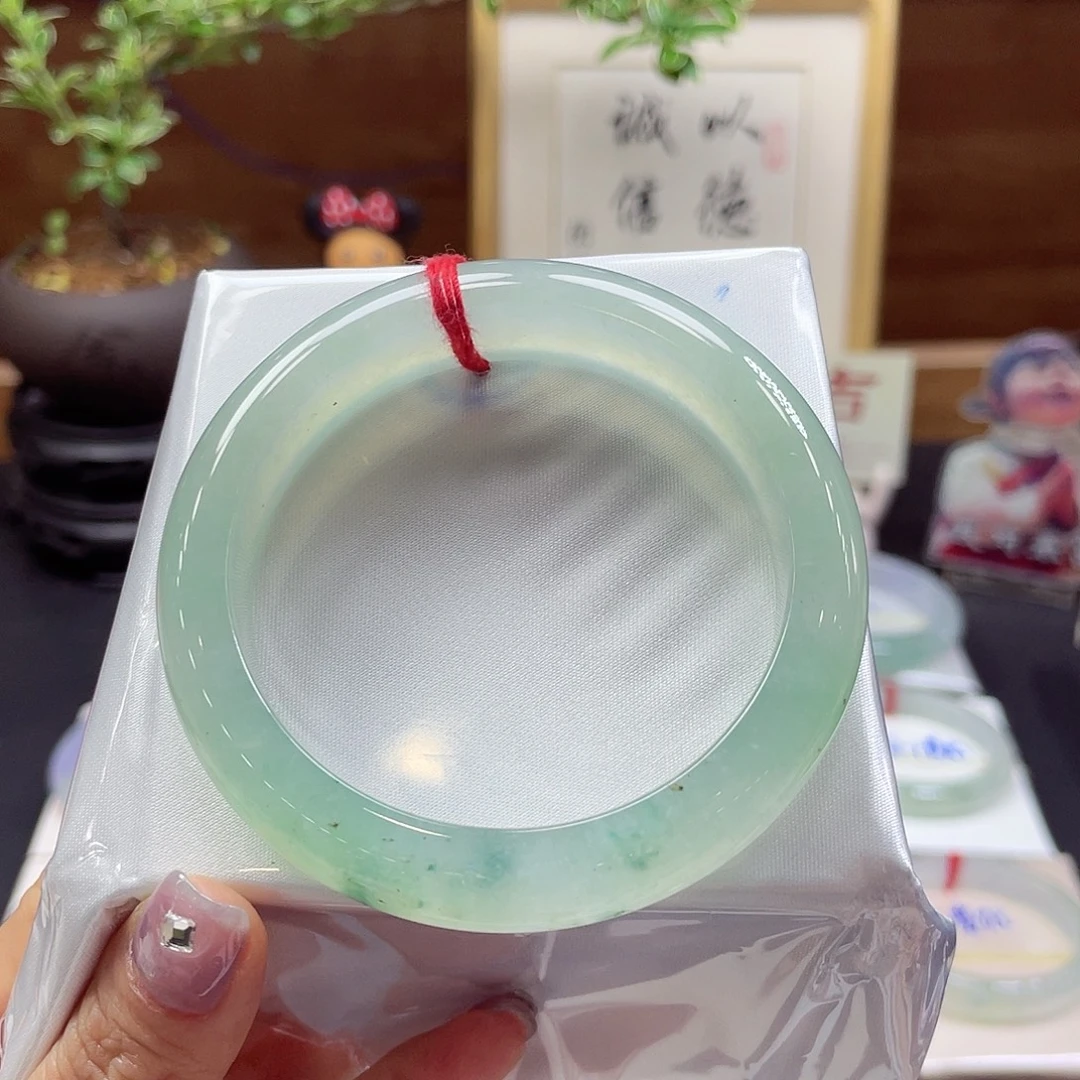 翡翠未镶嵌手镯71 号