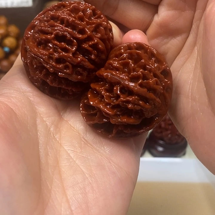 文玩核桃吊坠玉玲珑