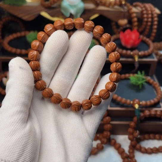 吊坠桃核茉****生10玉龙脊手串