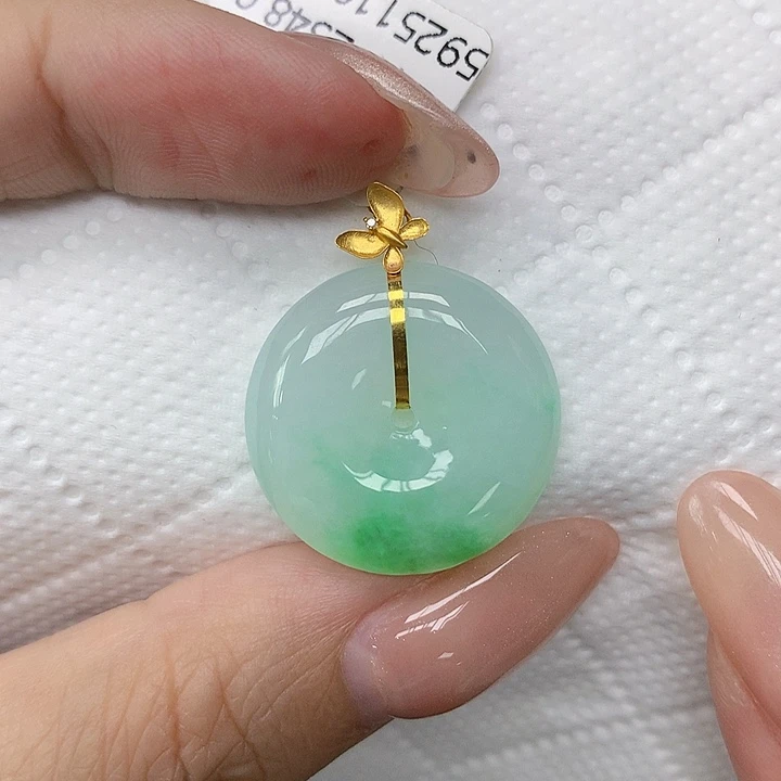 颈饰18K金镶嵌翡翠