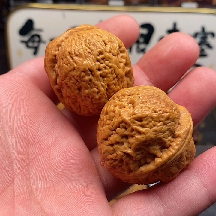 文玩核桃把件铁皮罗汉