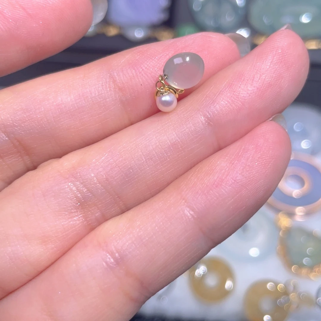 颈饰18K金镶嵌翡翠翡翠