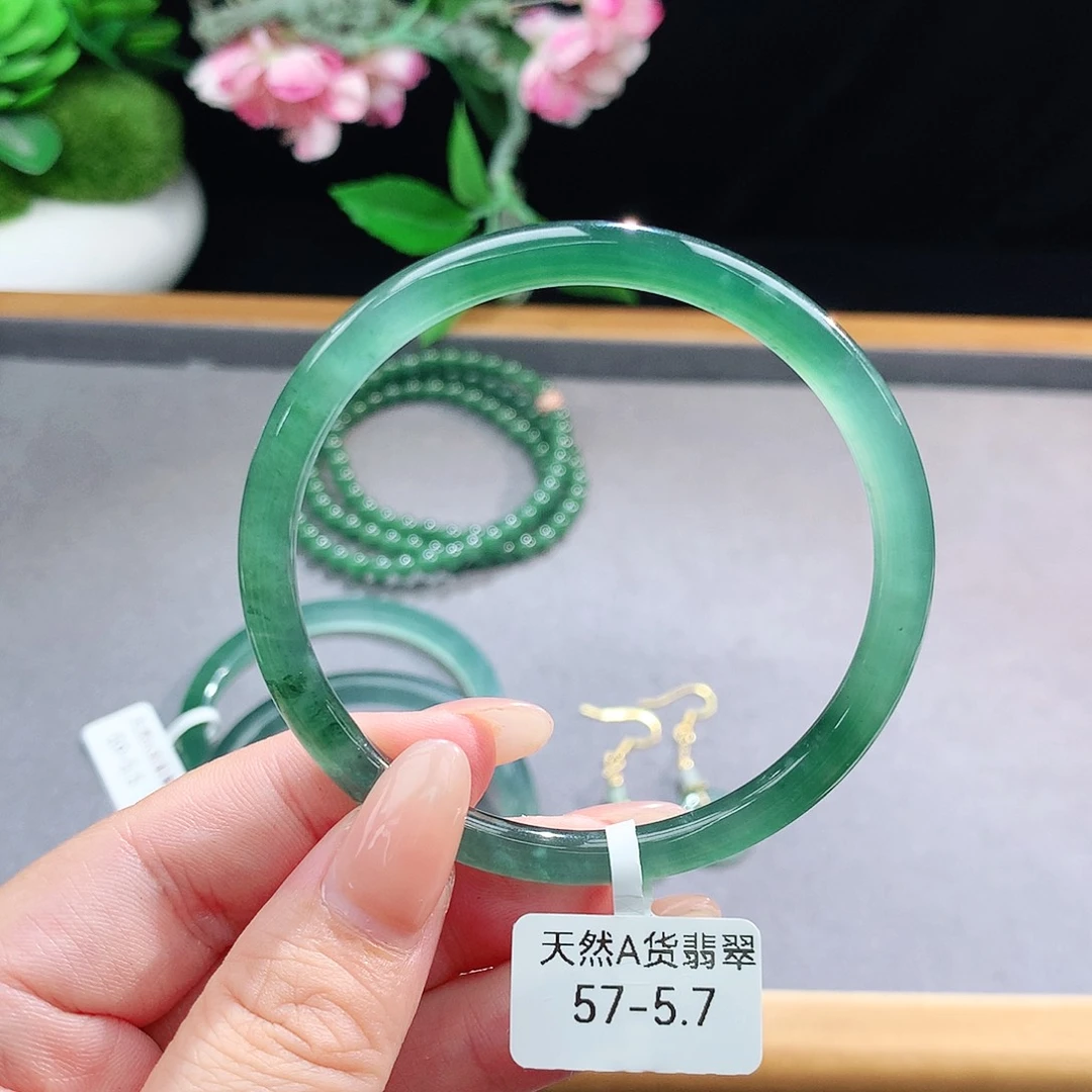 未镶嵌手镯（圆镯）翡翠