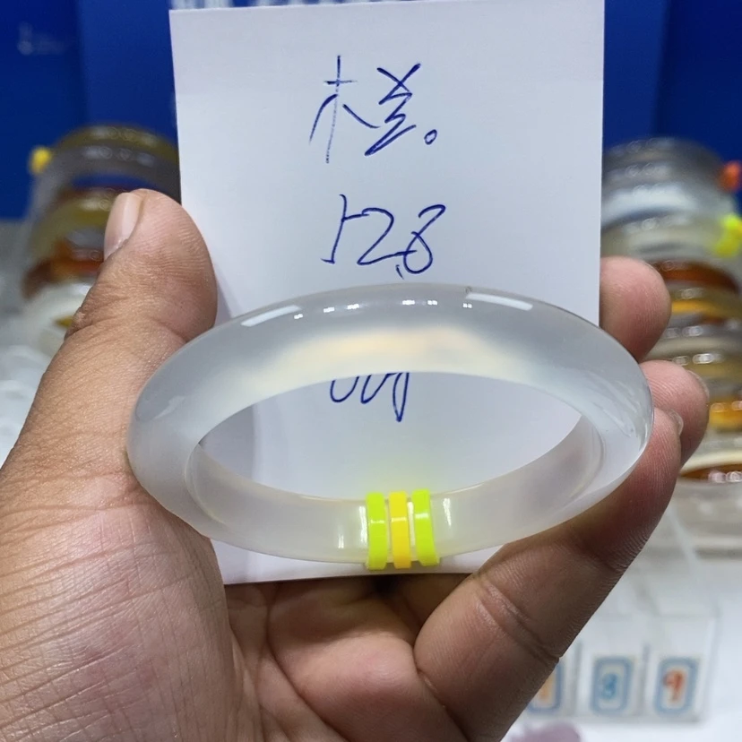 【闪购商品】玛瑙/玉髓手镯未镶嵌木*。