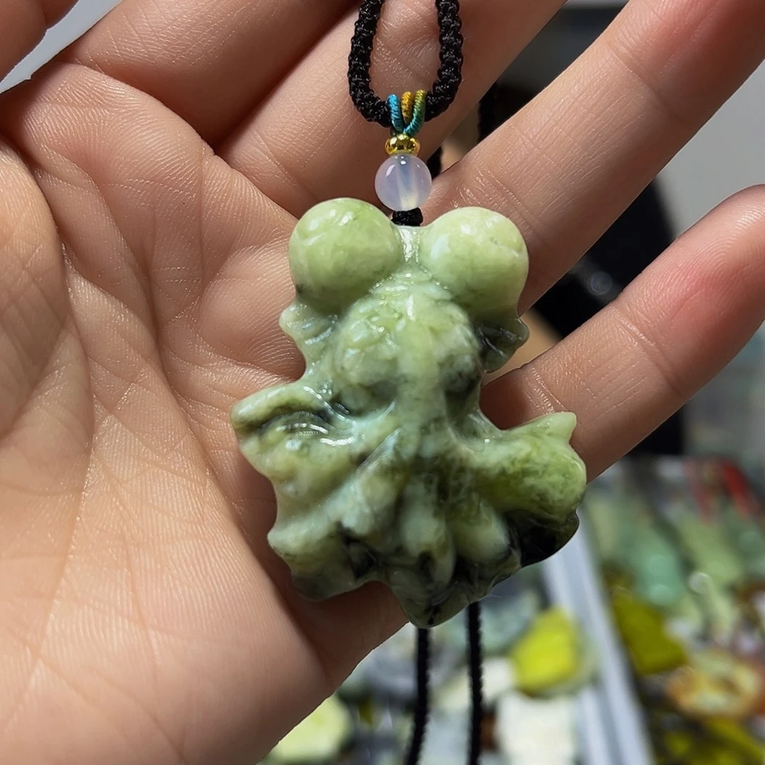 蛇纹石玉未镶嵌颈饰