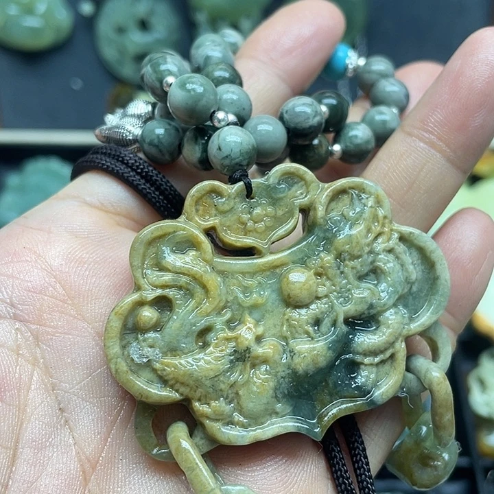 未镶嵌蛇纹石玉颈饰君*