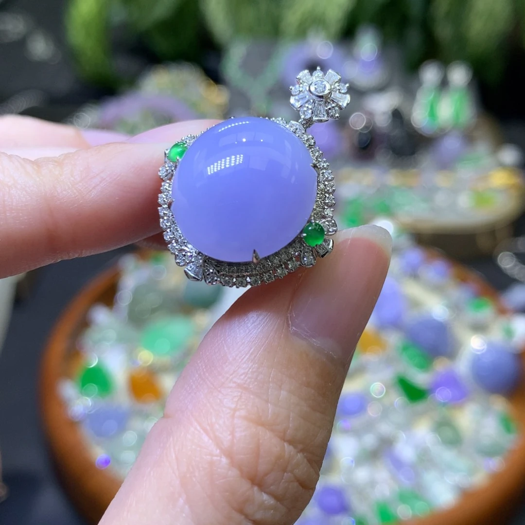 颈饰18K金镶嵌翡翠