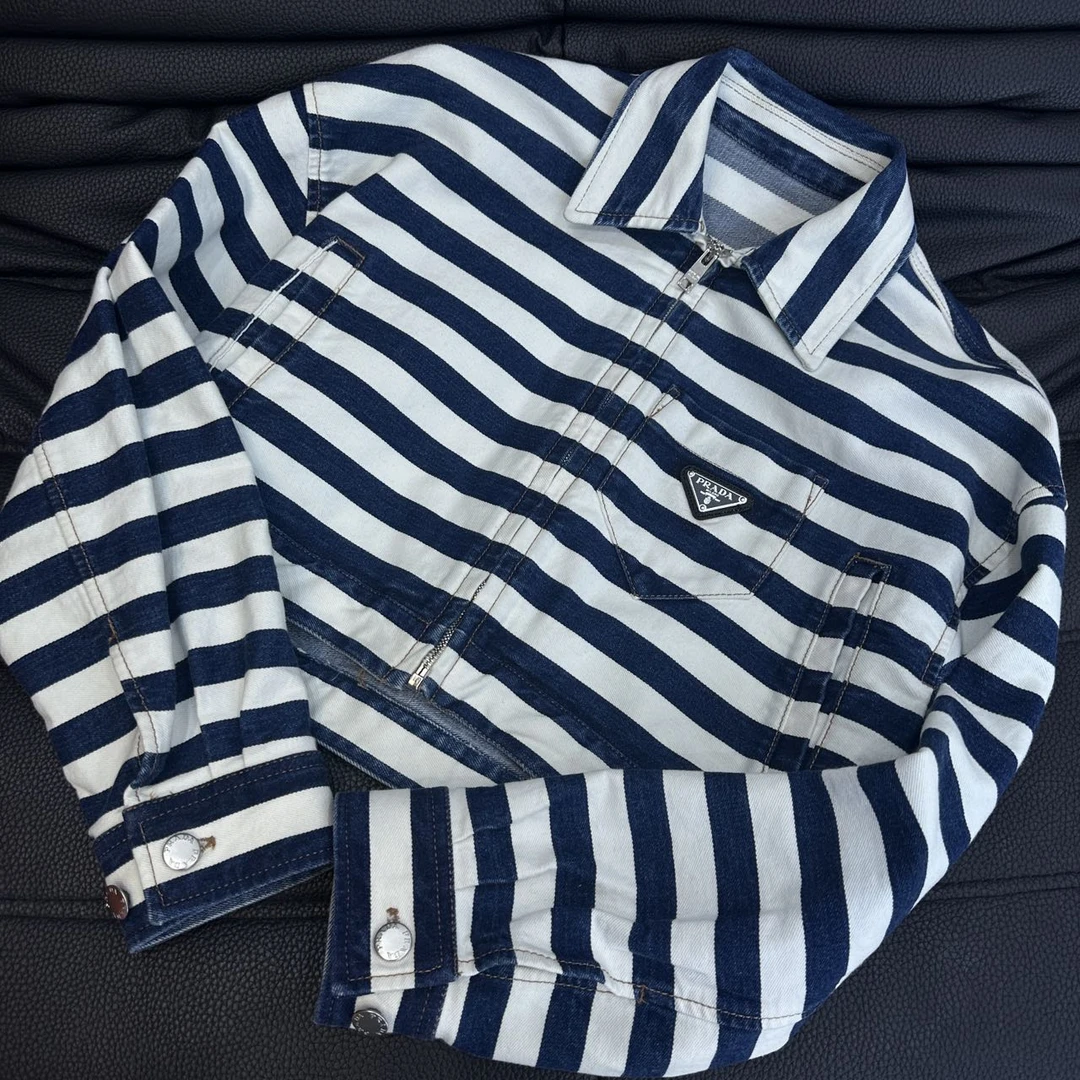 99新 Prada/普拉达 Prada普拉达蓝白条纹三角标牛仔外套 38码