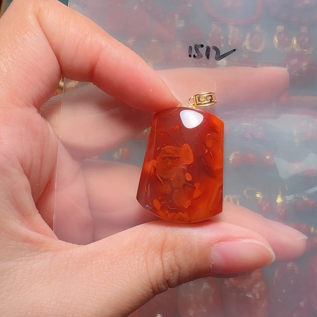 蓝***青南红玛瑙18K金镶嵌吊坠