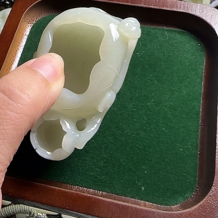专***董瓷片新号开播瓷盘一件