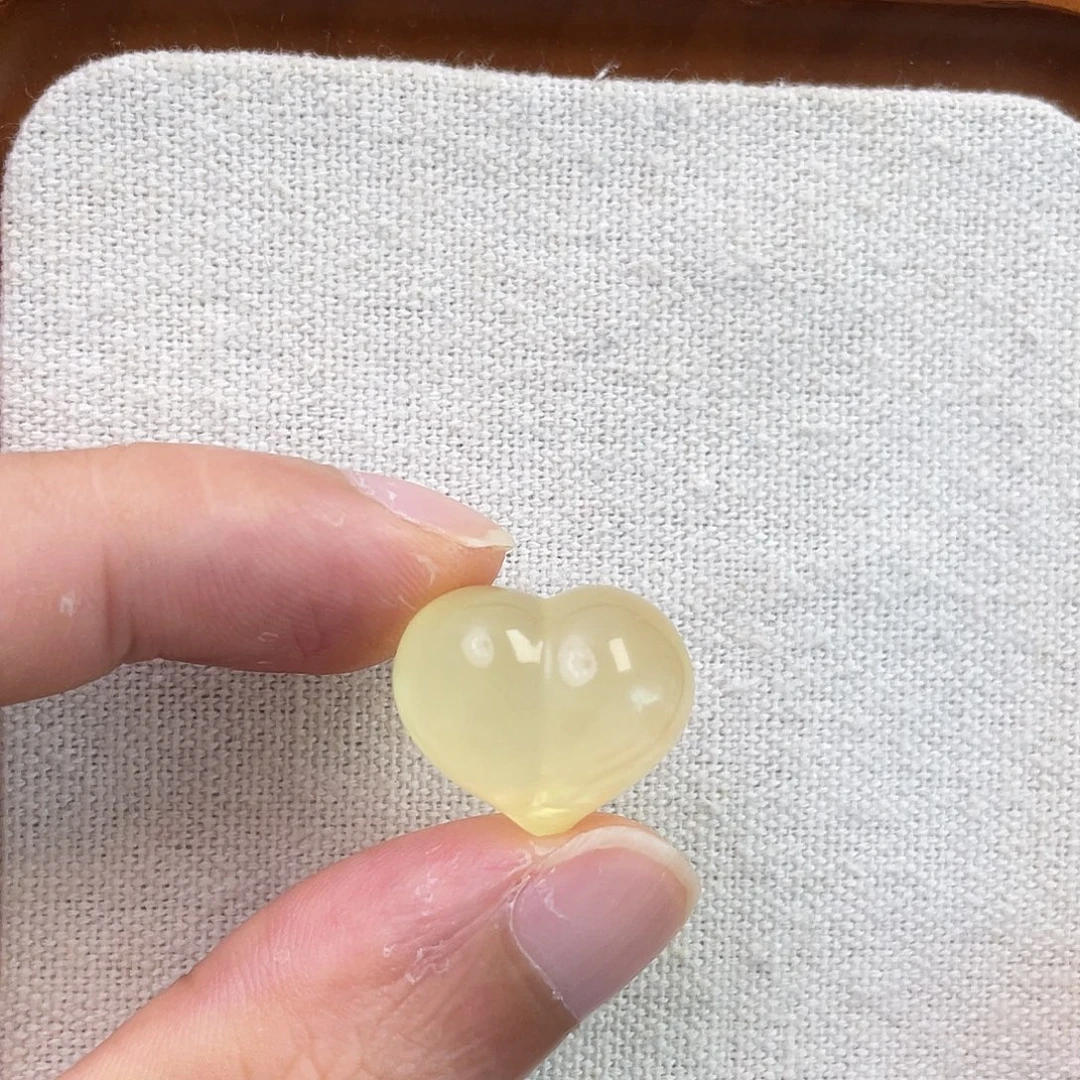 琥珀未镶嵌裸石屁桃