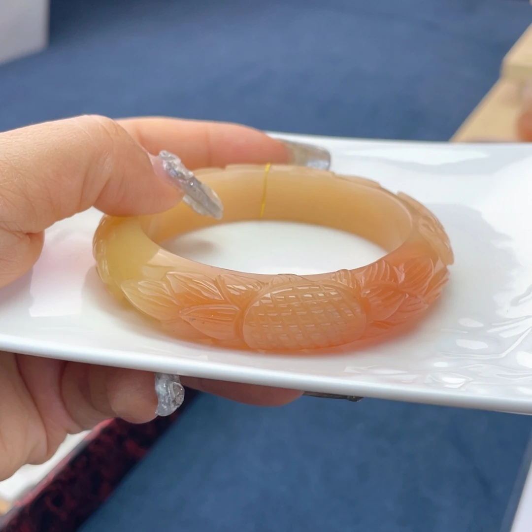 心***晴石英质玉未镶嵌手镯