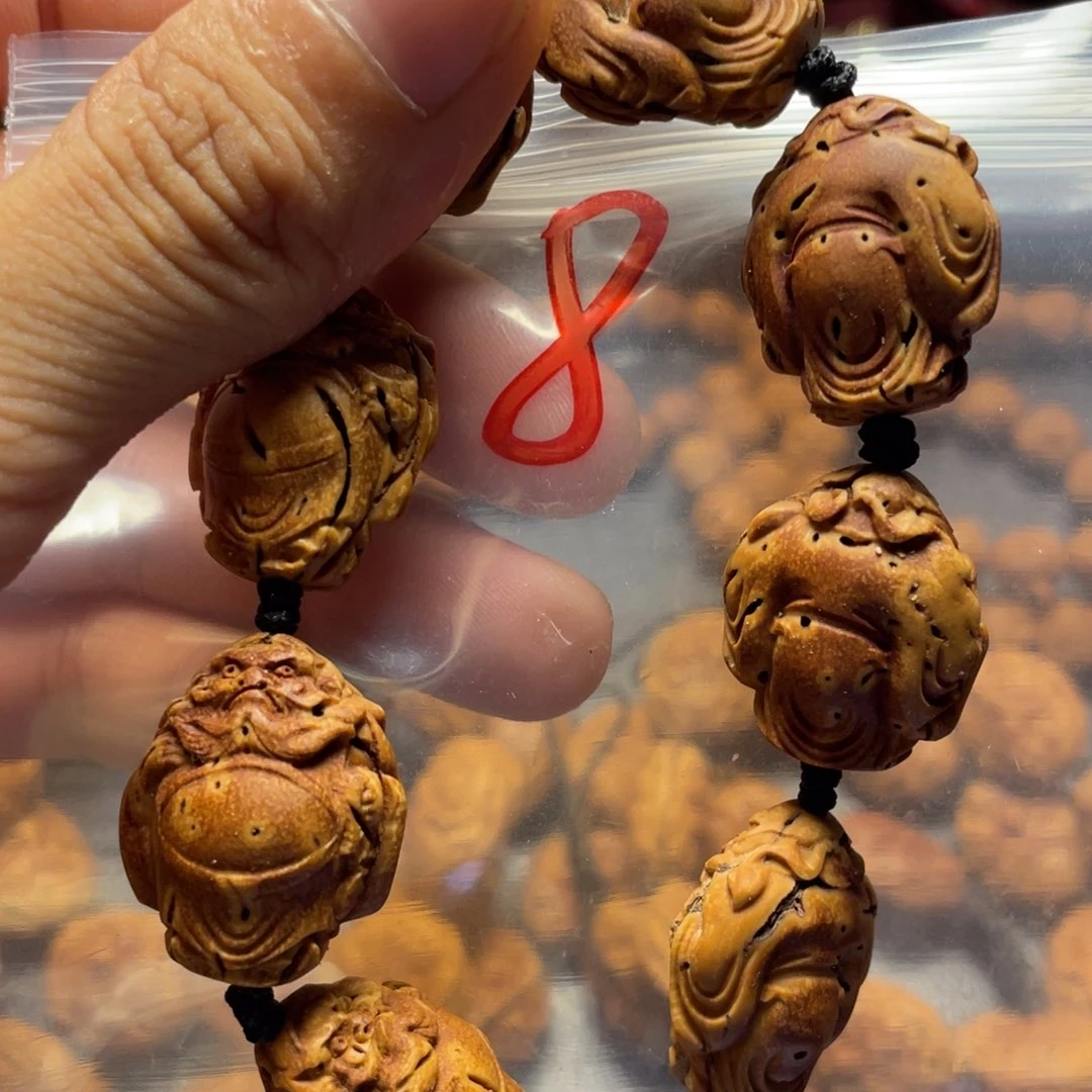 大桃核雕刻瑕疵钟馗