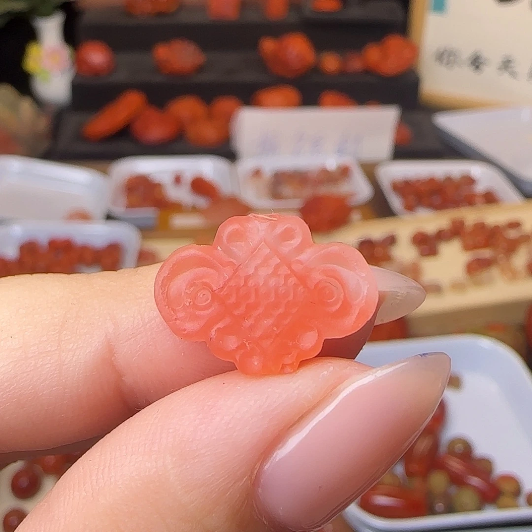 南红玛瑙未镶嵌吊坠(不含链)中国结