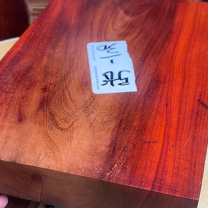 @***贤大叶紫檀（黑酸枝木类）