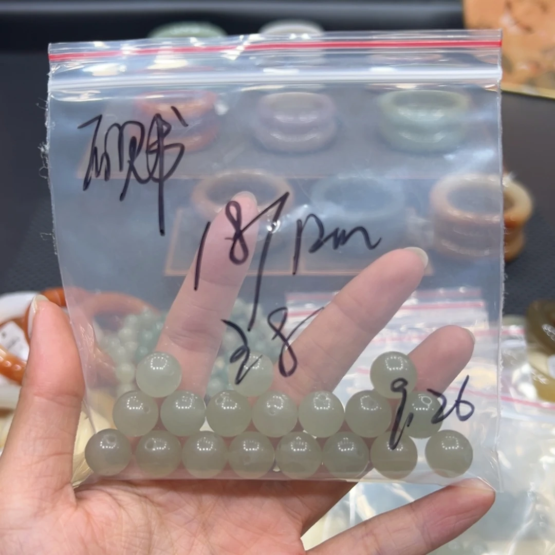 砚***书石英质玉未镶嵌手镯