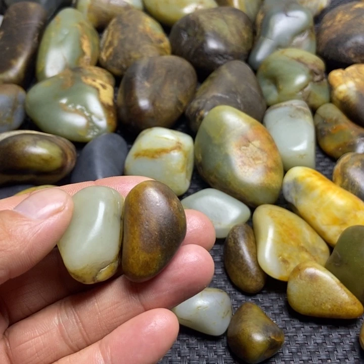 飘***剑未镶嵌和田玉（糖玉）珠宝奇石