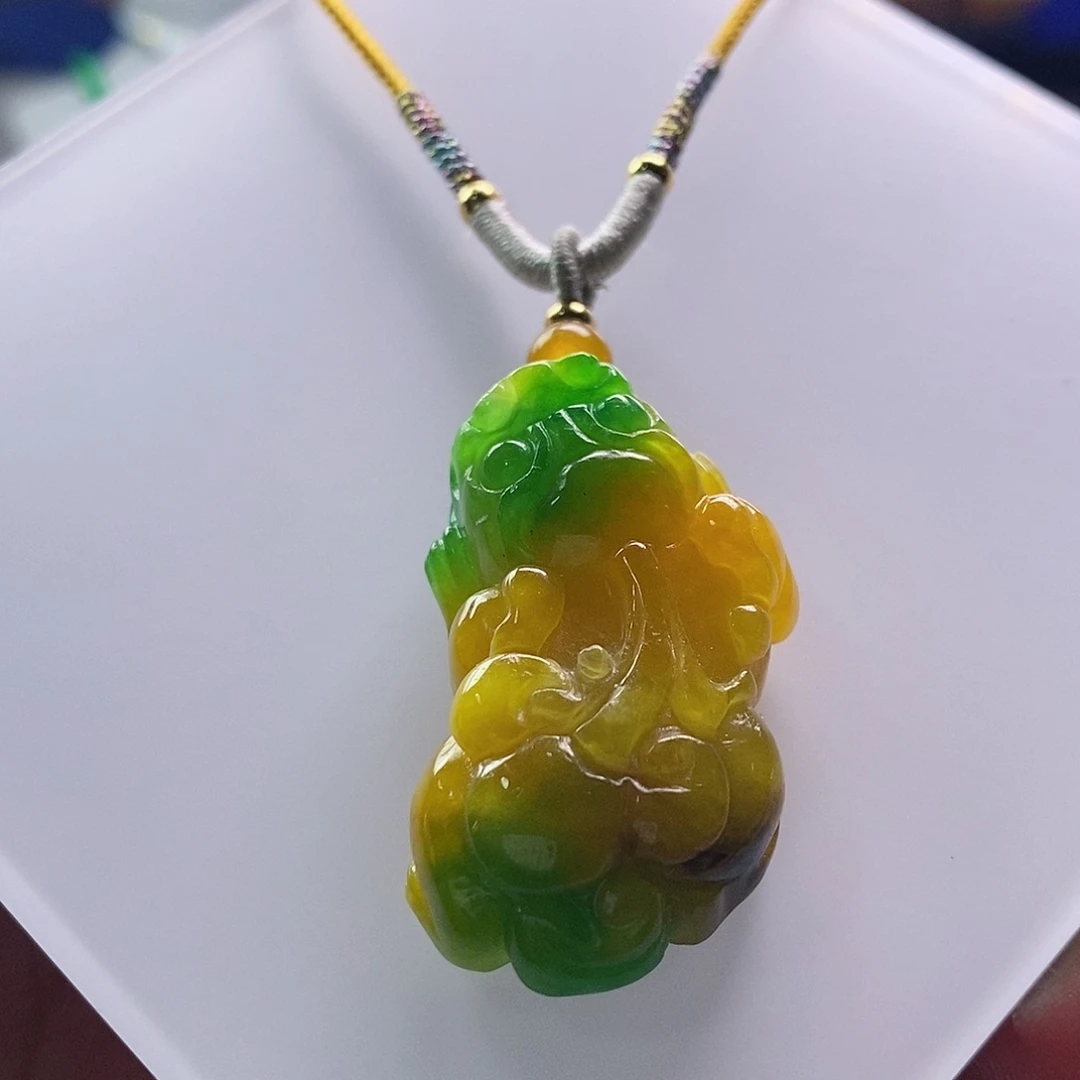 翡翠未镶嵌吊坠(赠链)