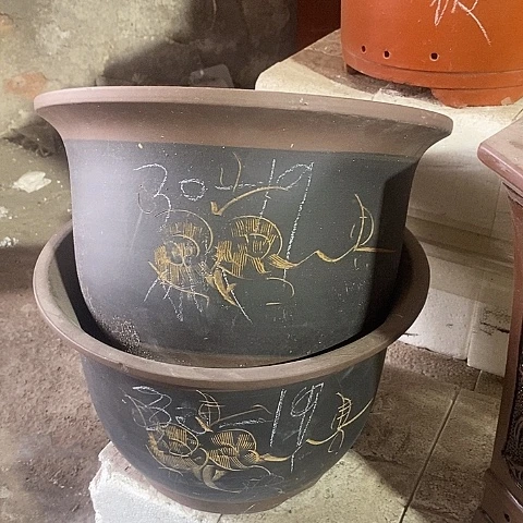 中国宜兴紫砂花盆，