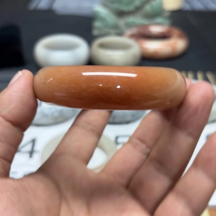 王***头石英岩玉合金颈饰