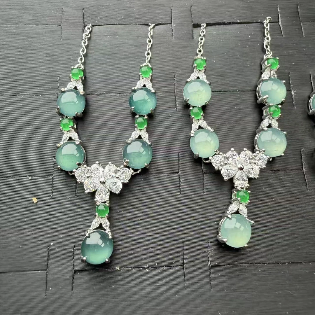 【玉经纶】180806/Q68-天然A货翡翠吊坠-多样性发其一